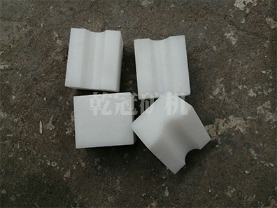 簡述MC尼龍制作天輪襯塊有哪些優(yōu)點？